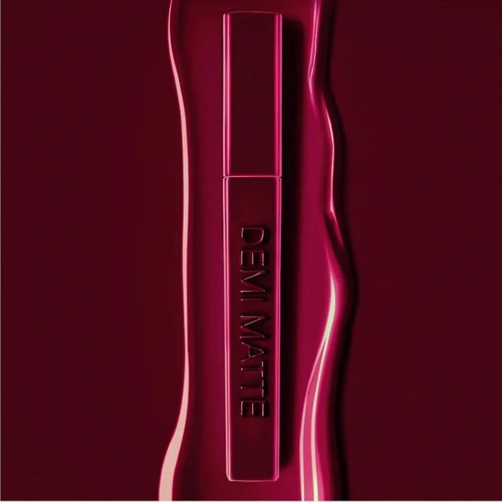 💋 HUDA BEAUTY Demi Matte Lipstick in BAWSE
